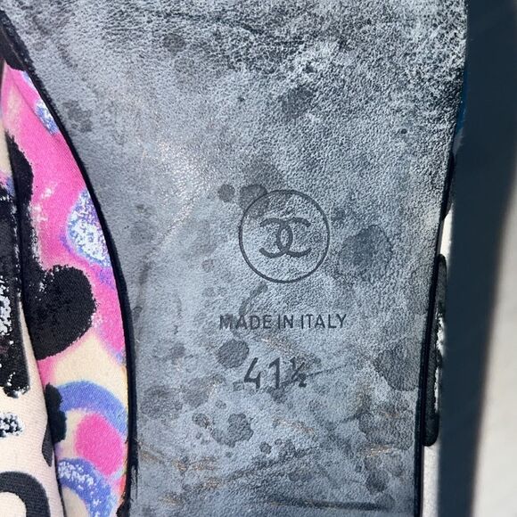 CHANEL BLACK WHITE & PURPLE CANVAS ALMOND TOE GRAPHIC BOW BALLET FLATS SIZE 10.5 - Picture 8 of 12